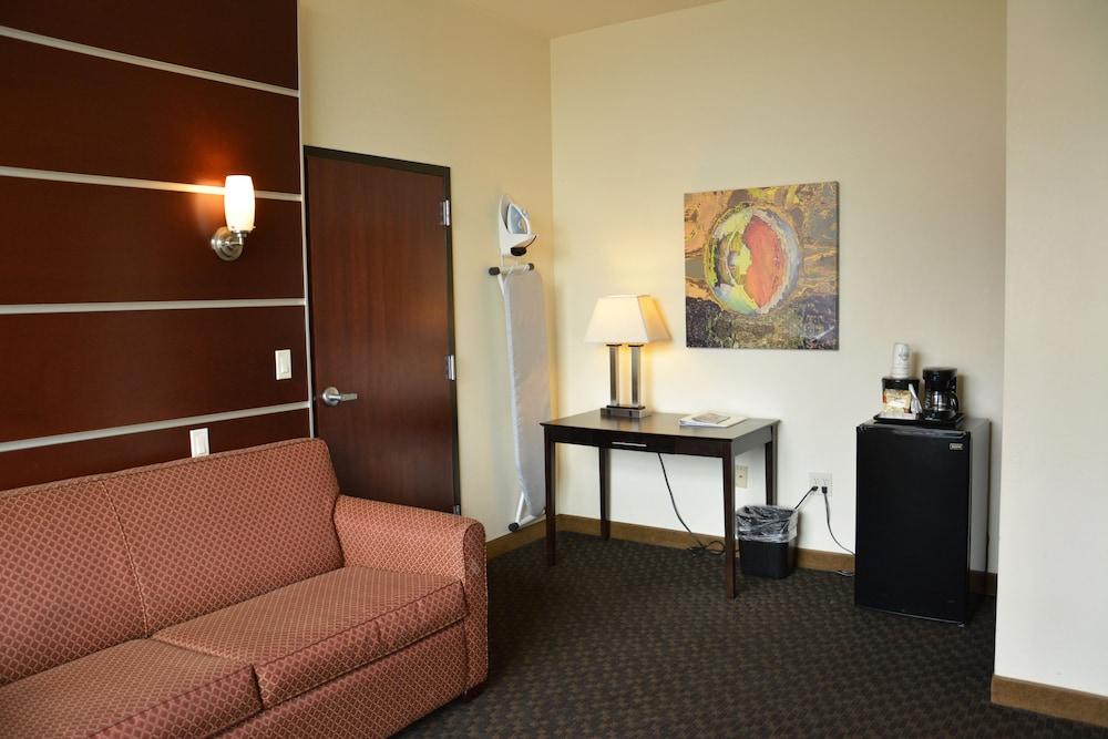 Days Inn & Suites By Wyndham Milwaukee Zewnętrze zdjęcie